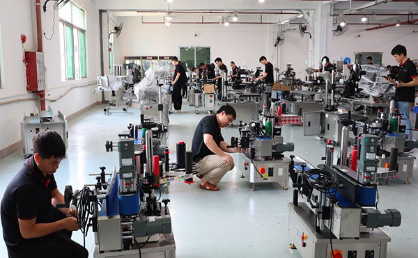 全自動卷膜貼標機,全自動貼標機,全自動貼標機生產(chǎn)廠家